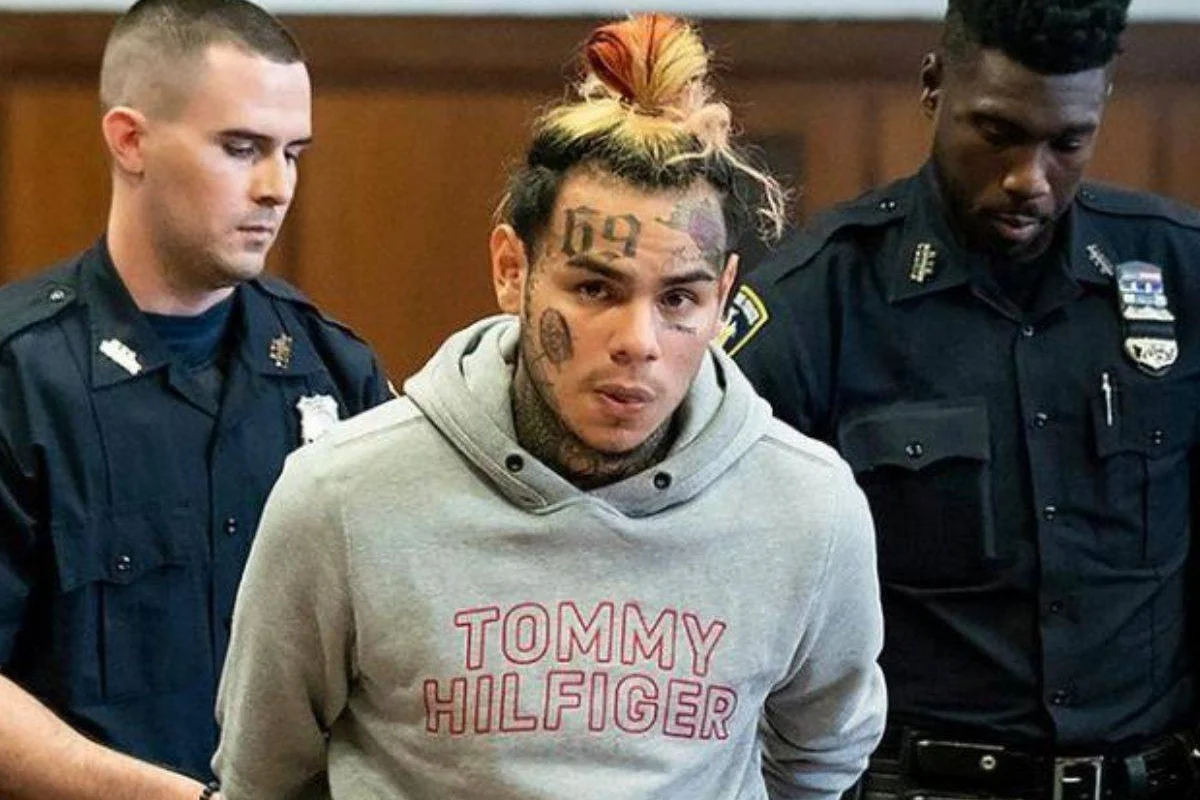 Tras golpear productores, Tekashi se fue dejándolos por muertos, según el MP