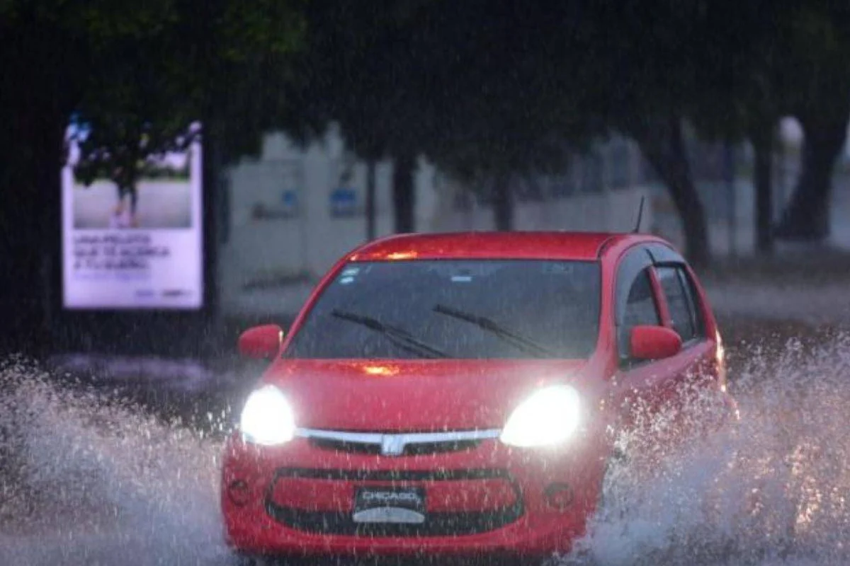 Las lluvias continuarán todo el fin de semana y el oleaje se torna peligroso