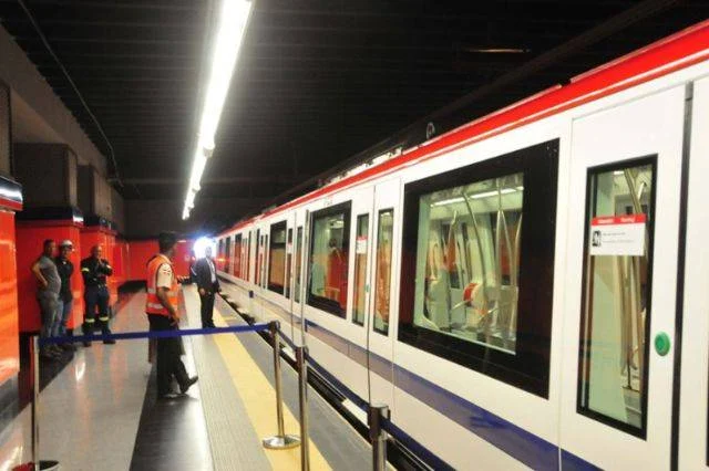 Apertura de emergencia del Metro fue no dejar a un niño sin su madre
