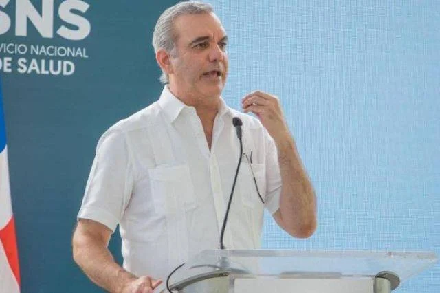 Abinader inaugura carreteras y hospitales en María Trinidad Sánchez y Espaillat