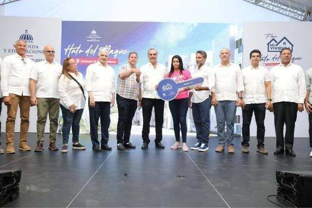 Presidente Abinader y MIVED entregan 200 nuevas viviendas en Hato del Yaque, Santiago