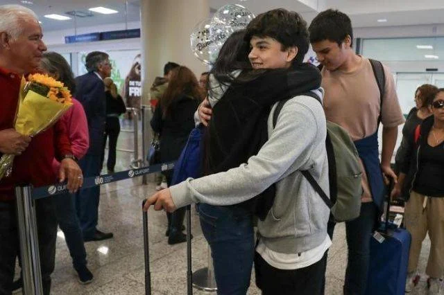 Once dominicanos llegaron a Ecuador en vuelo humanitario desde Israel