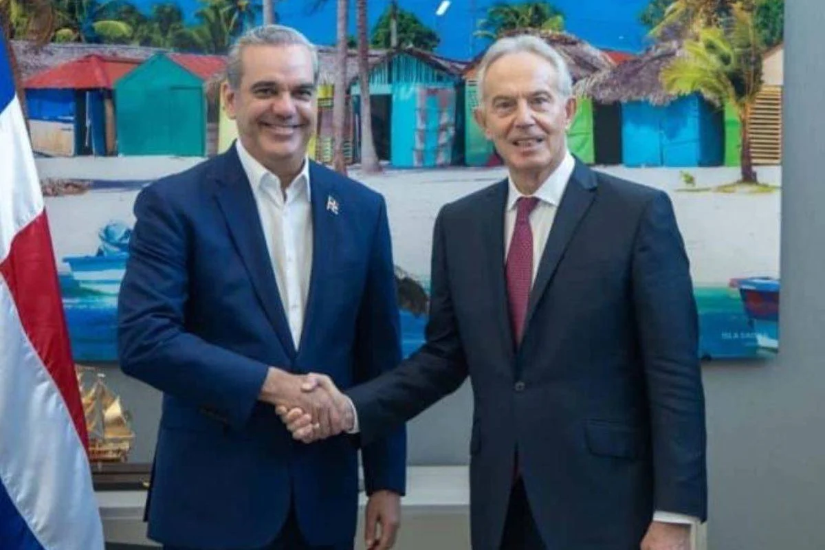 Presidente Abinader se reúne con Tony Blair y hablan de Haití