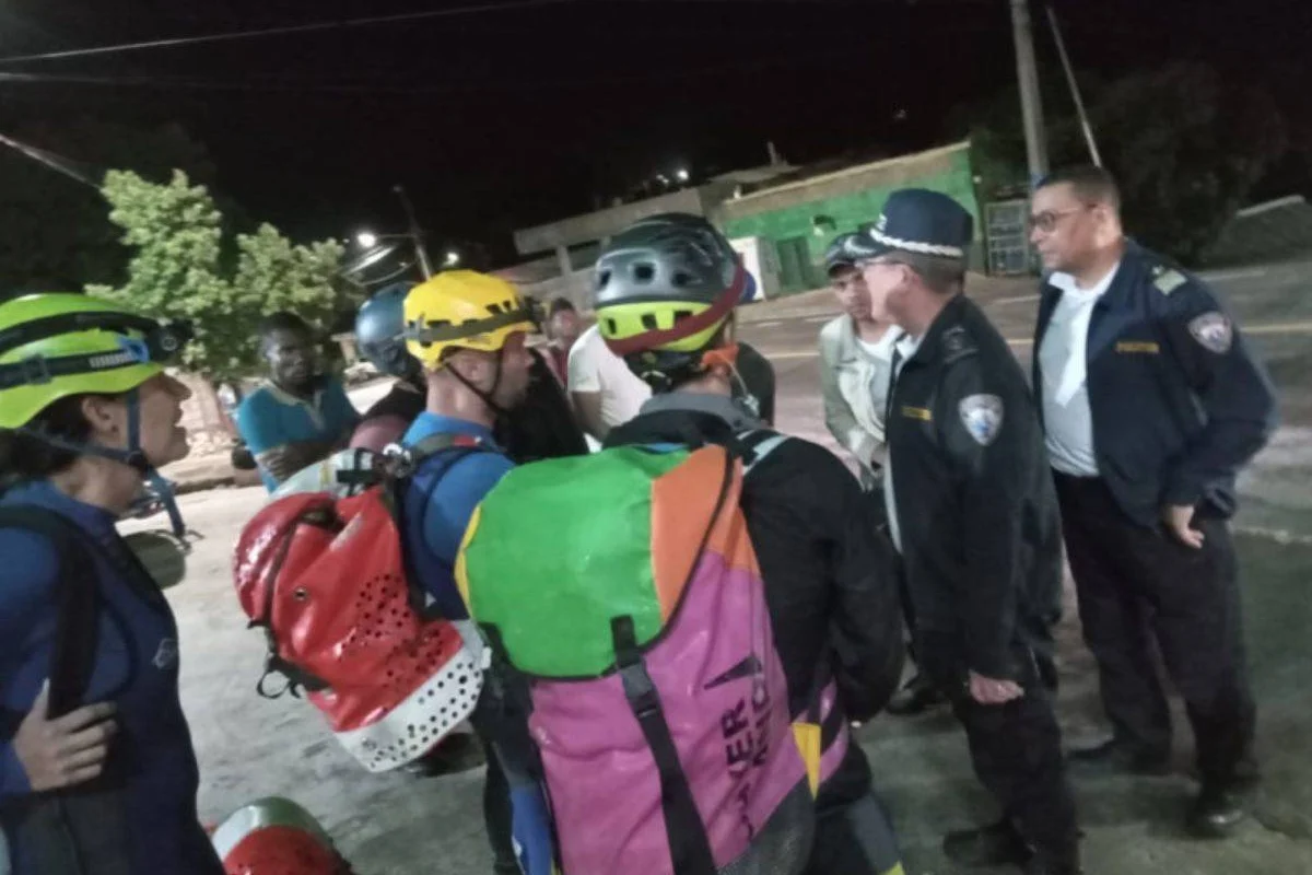Rescatan turistas españoles perdidos en montaña de Barahona