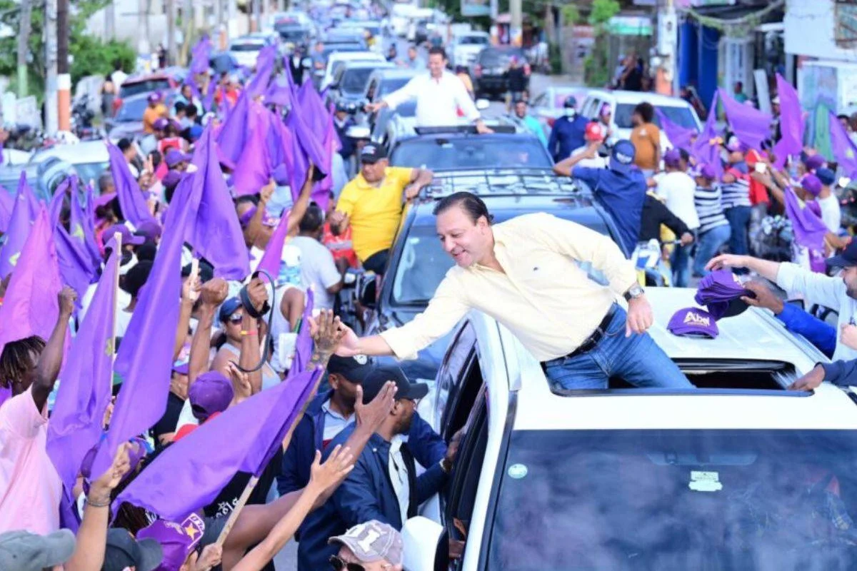 Abel Martínez insta al Gobierno a invertir en el pueblo en lugar de firmar contratos opacos