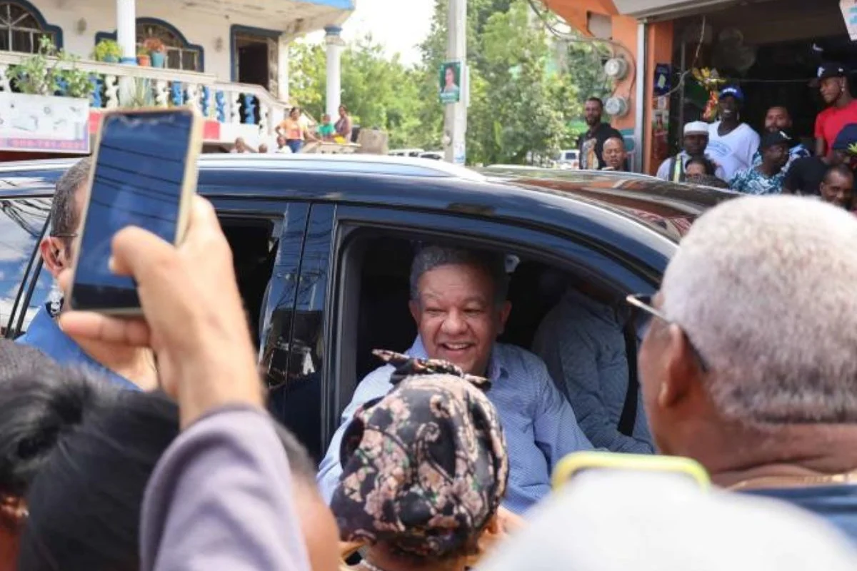 Leonel acusa al Gobierno de olvidar barrios de Santo Domingo Oeste