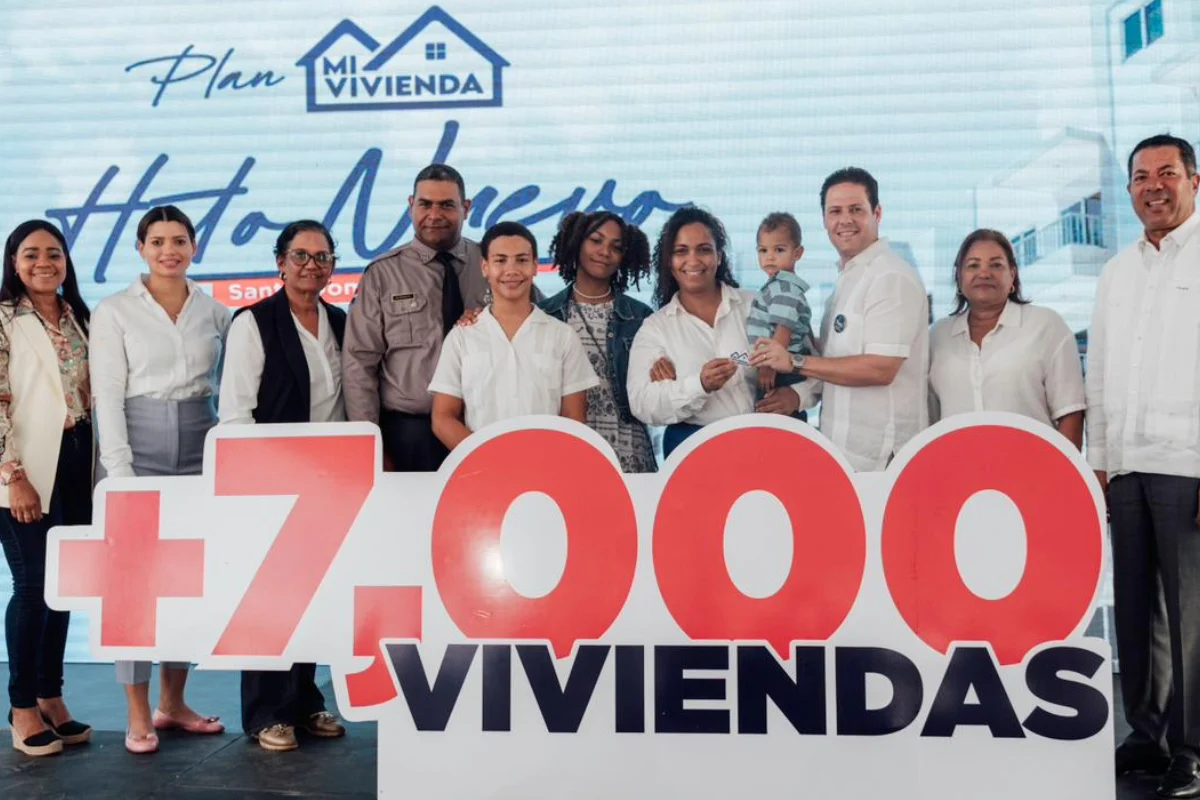 Gobierno establece récord histórico con entrega de más de 7,000 viviendas a través del MIVED