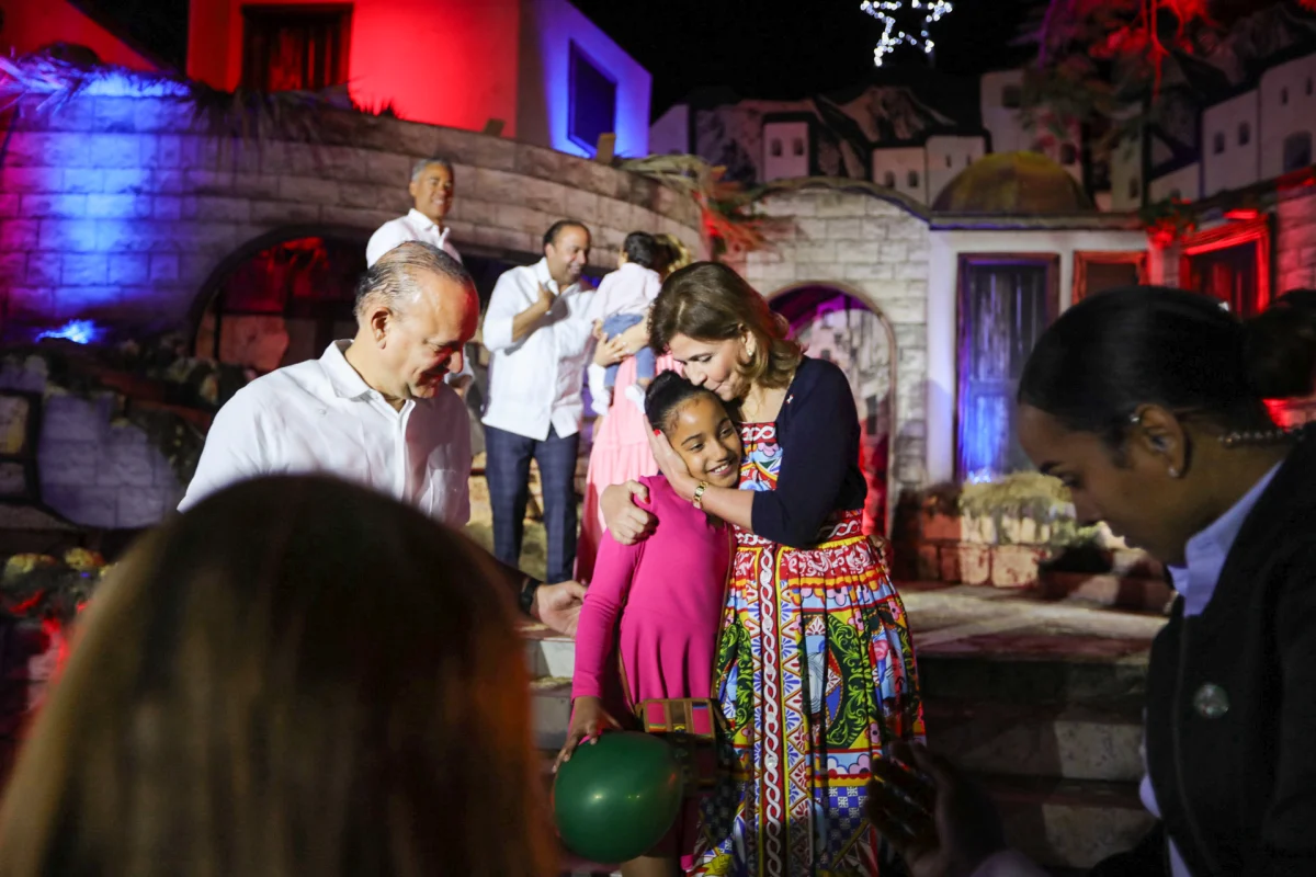 “Villa Navidad 2023” llega a Santiago; vicepresidenta encendió las luces para inaugurar el espacio familiar