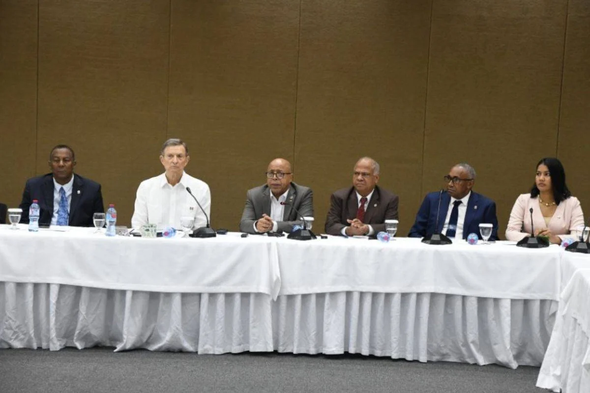 Diputados reciben informe del canciller sobre situación con Haití
