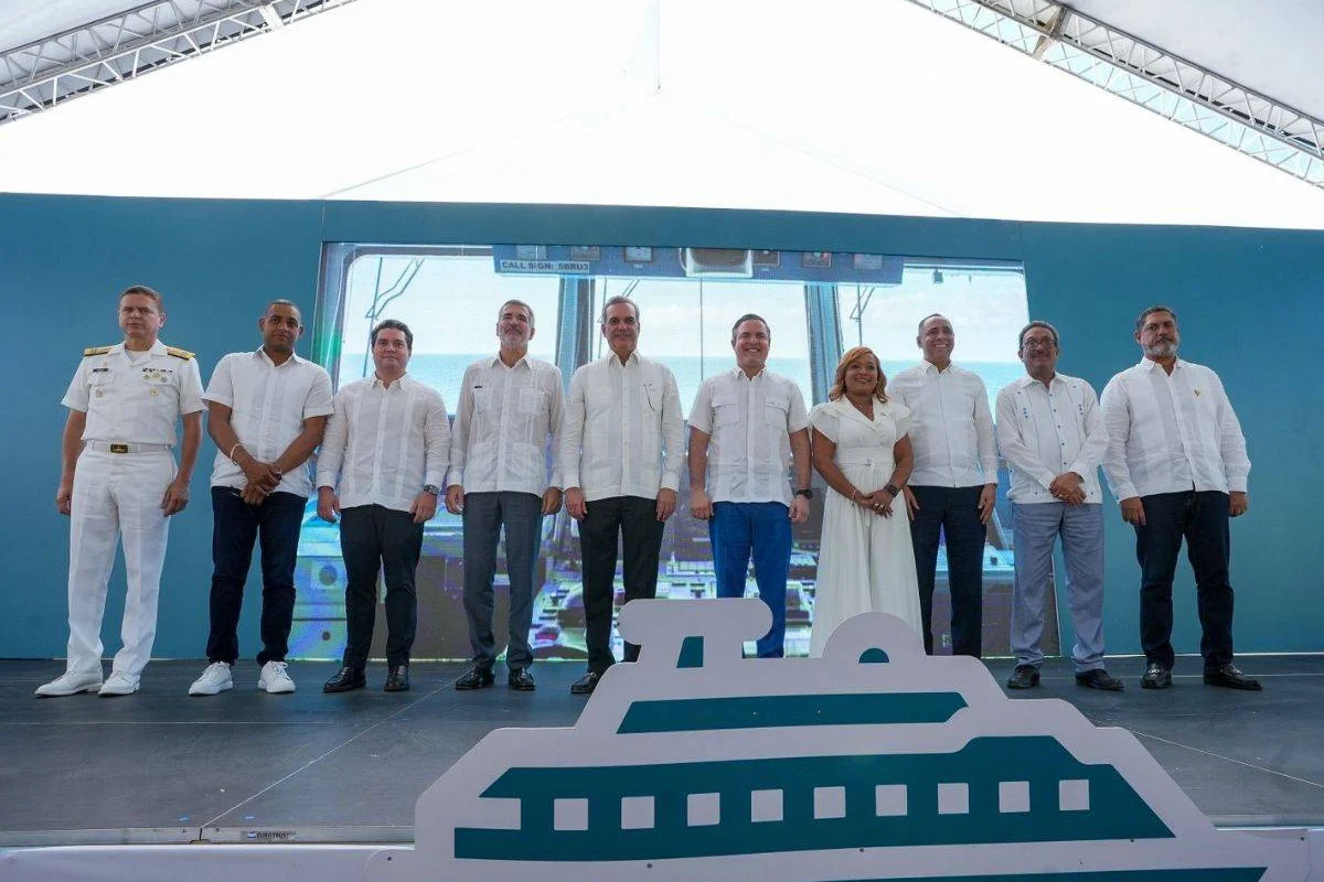 Presidente Abinader, Director de APORDOM Jean Luis Rodríguez y Baleària anuncian nueva ruta de ferry desde Puerto San Pedro a Mayagüez, Puerto Rico