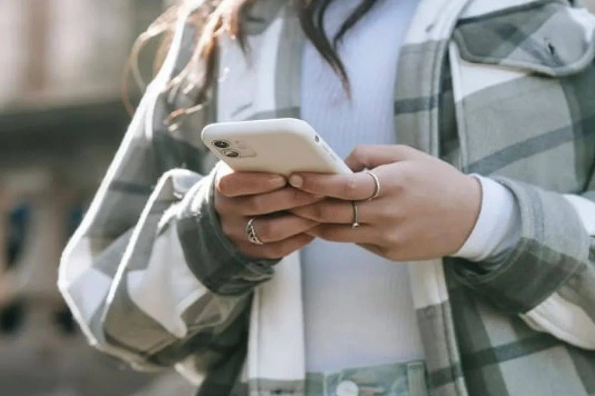 ¡Por ley! Rusia prohíbe uso del celular durante las clases
