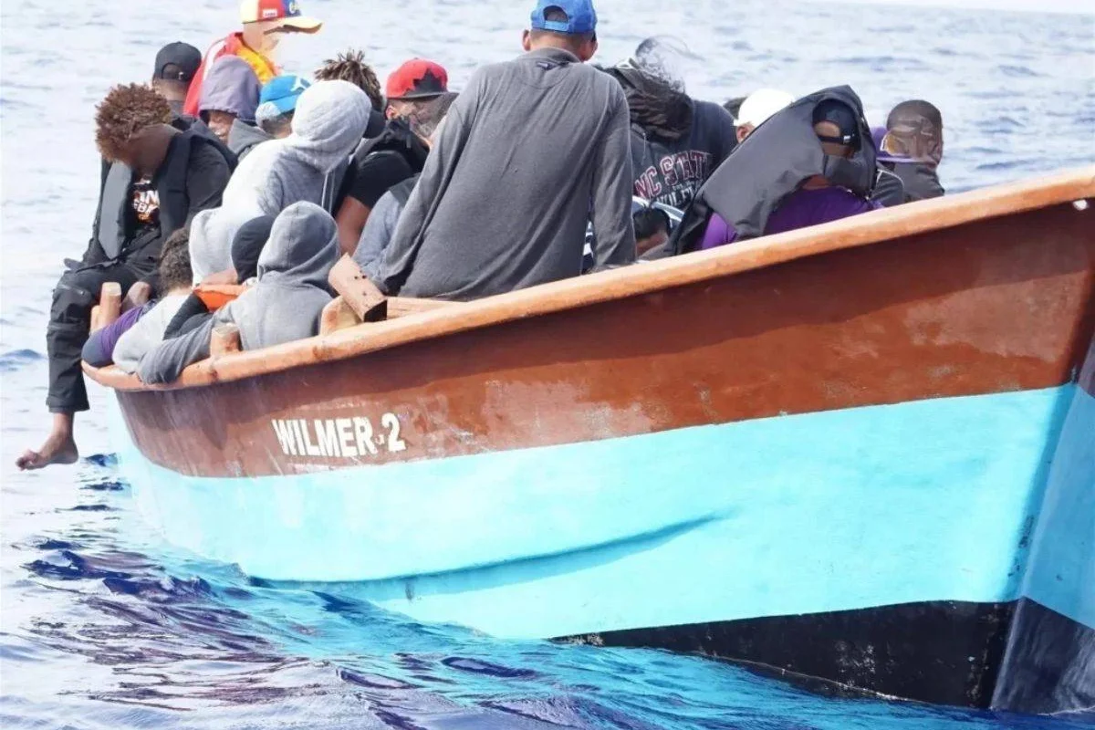 Detienen a 63 migrantes cerca de la costa oeste de Puerto Rico