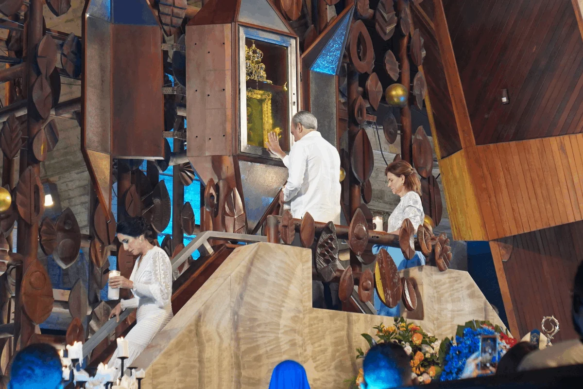 Presidente Abinader rinde honores a la Virgen de la Altagracia en Higüey