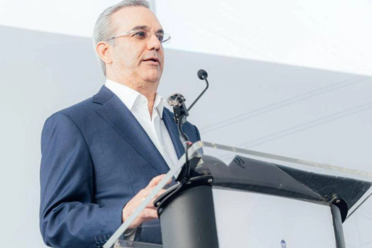 Abinader promulga decreto para regular publicidad ante año electoral