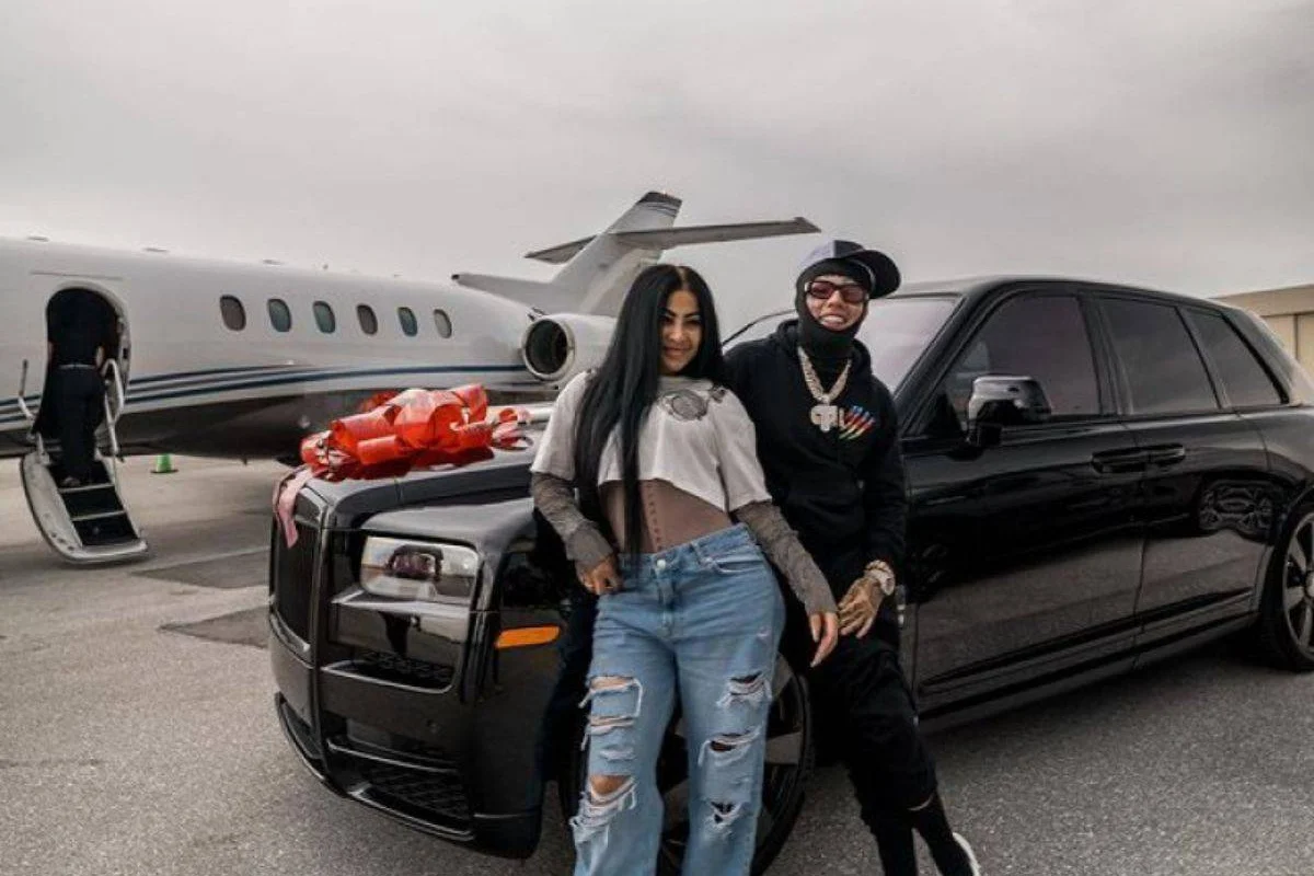 ¡Sorpresa! Tekashi regala auto de lujo a Yailin