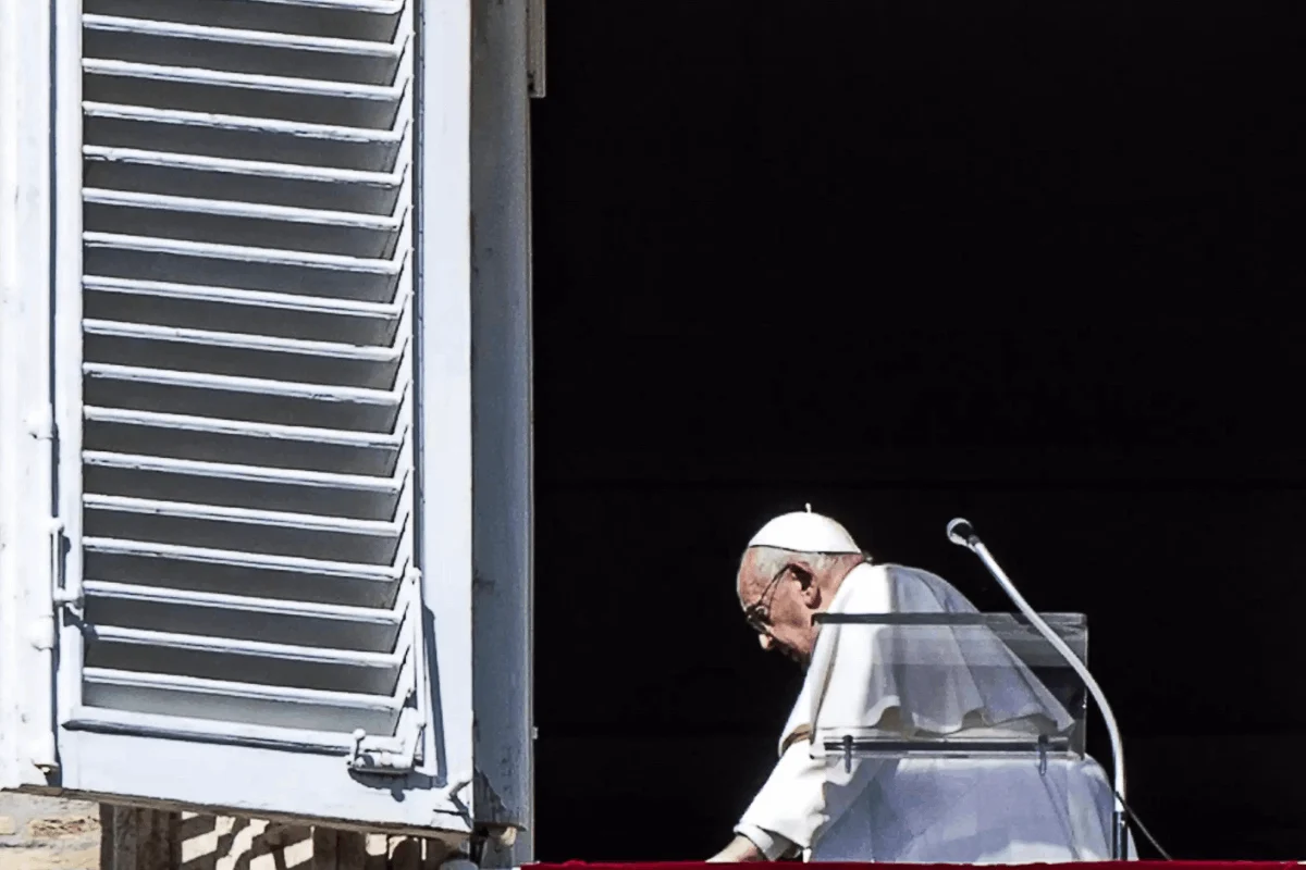 El papa Francisco vuelve a modificar su programa debido «persistentes síntomas gripales»