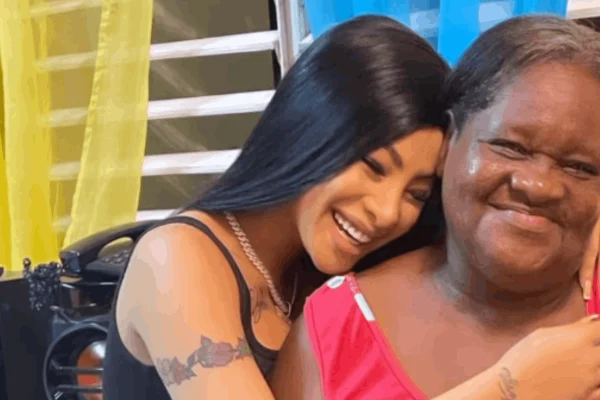 Emotiva despedida de Yailin La Más Viral a su abuela fallecida