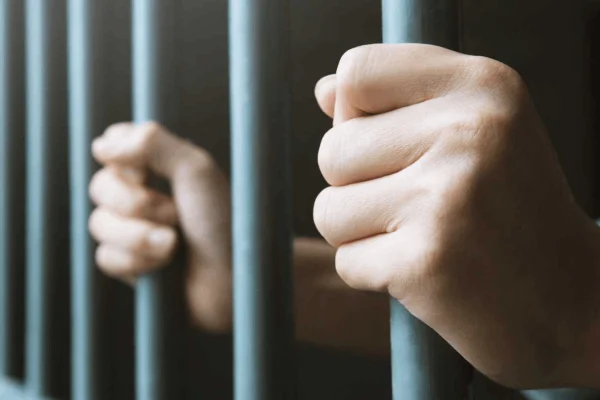 Condenan a 15 años a un hombre por golpear y violar a señora de 88 años