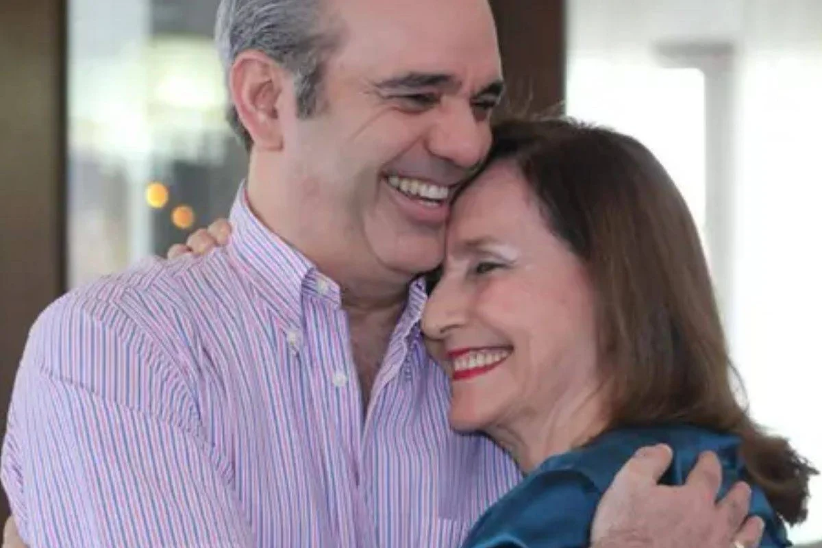 Madre de Abinader es ingresada en CEDIMAT