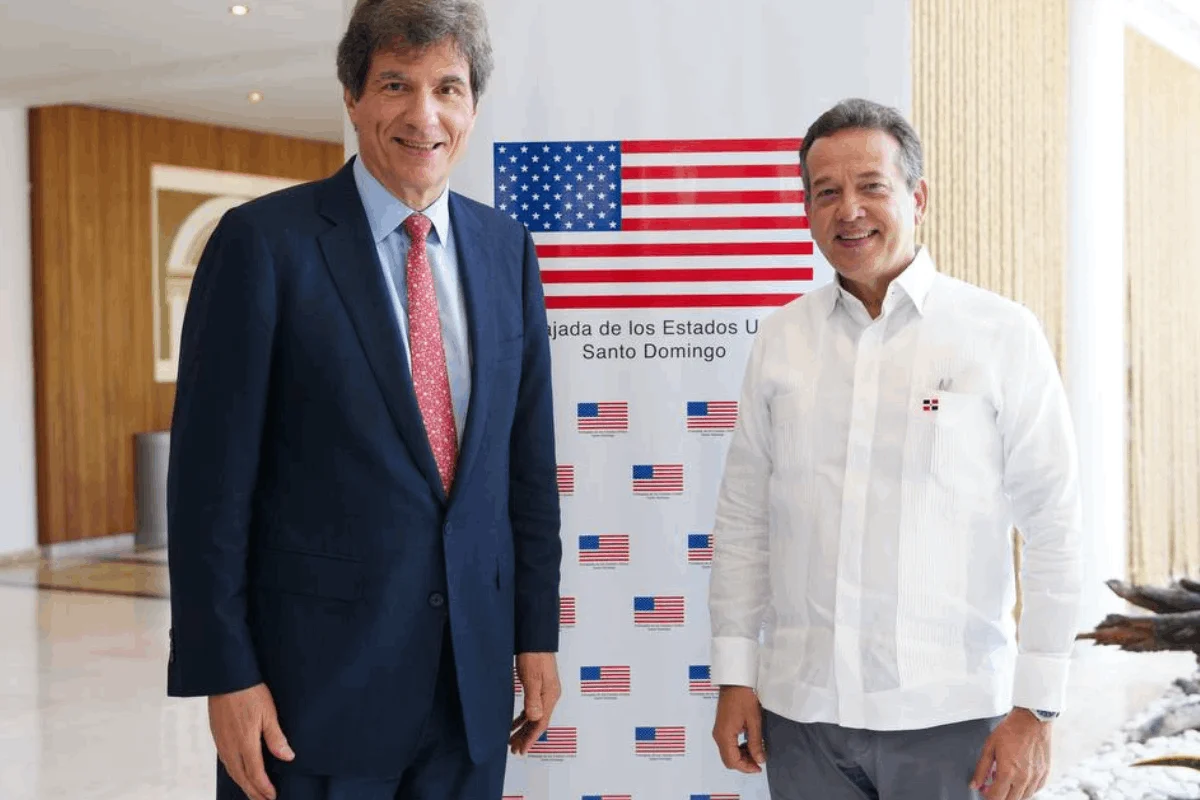 Ito Bisonó destaca en encuentro con Subsecretario de Estado avances de la industria médico-farmacéutica en RD