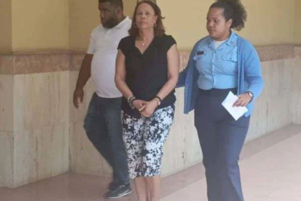 Imponen prisión domiciliaria a mujer acusada de ordenar asesinato de su esposo