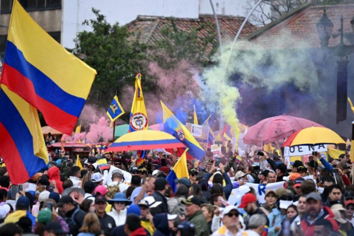 Colombianos se tiran a las calles a protestar contra el gobierno