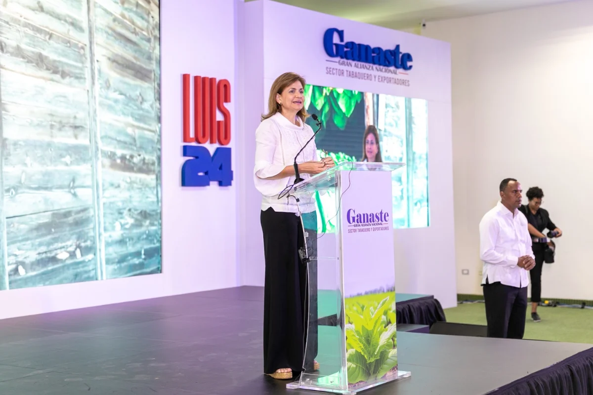 Raquel Peña reafirma su compromiso y amor por el sector tabaquero en Santiago