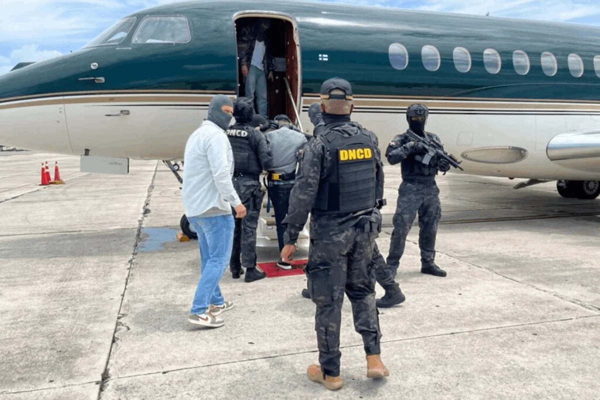 Extraditan a holandeses implicados en narcotráfico y lavado de activos