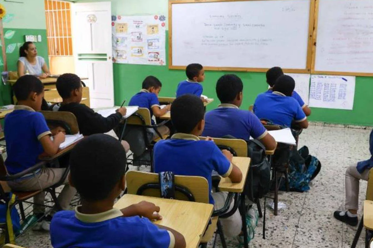 Algunas escuelas acatan paro de la ADP