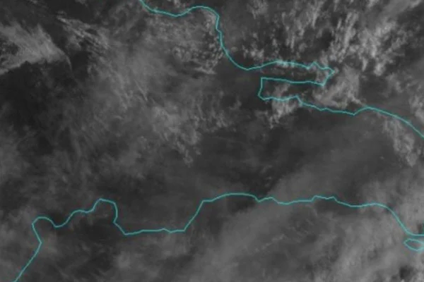 Onda tropical y vaguada causan aumento de lluvias este lunes