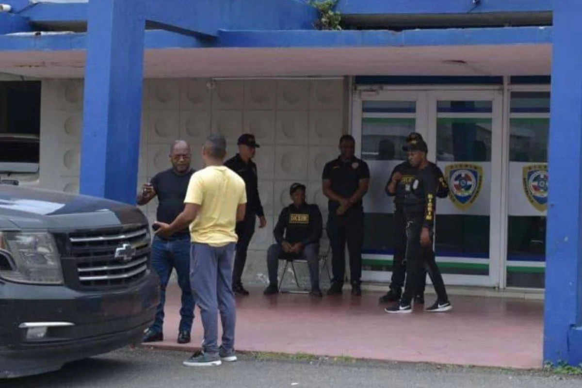 Al menos 3 detenidos por asalto a sucursal del Banreservas en Santiago