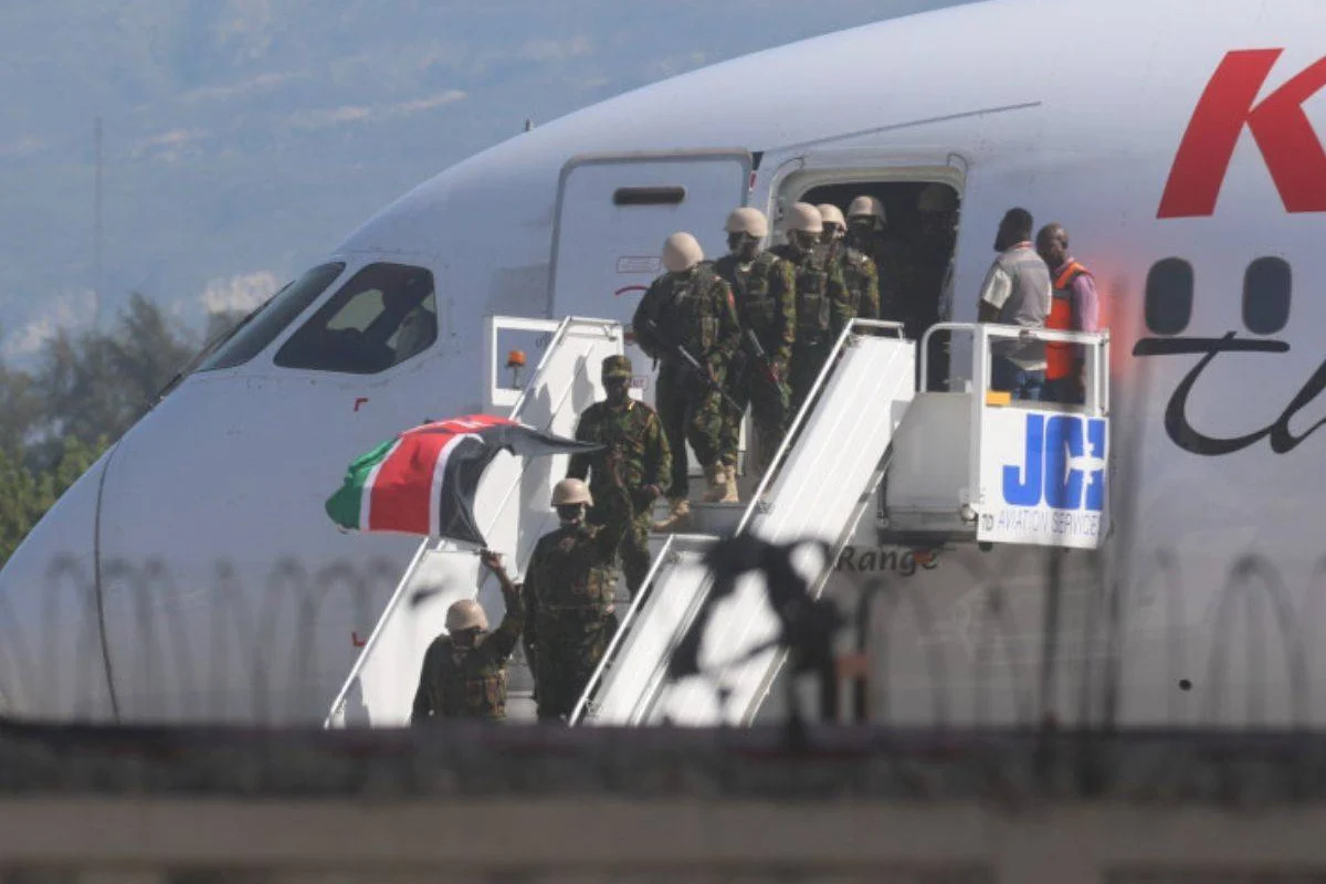 Llega a Haití primer contingente de policías kenianos para una misión de seguridad