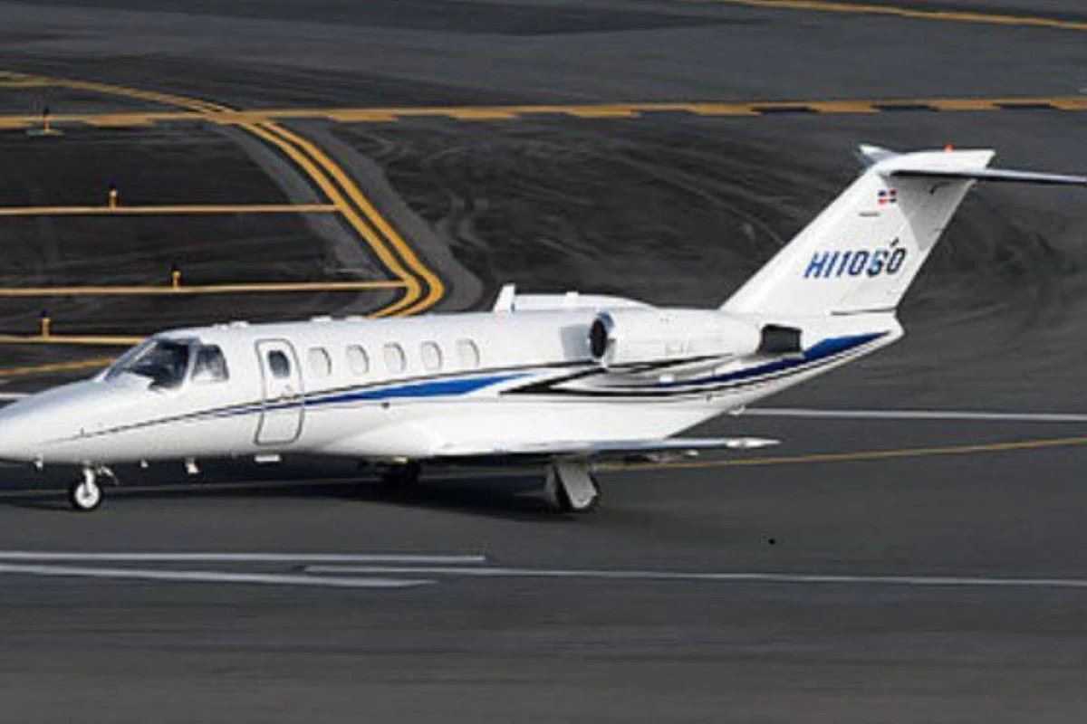 Leonel salió "juyendo" de Venezuela en avión privado sin declarar a la prensa