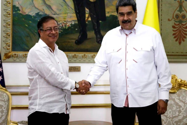 Petro dice que hay “graves dudas” en torno a las elecciones en Venezuela