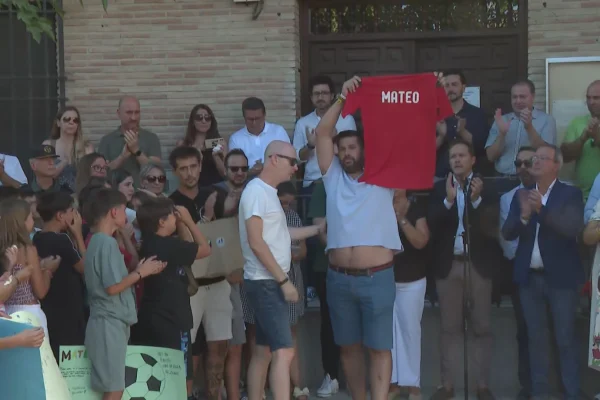 Continúa búsqueda del asesino del niño de 11 años apuñalado mientras jugaba