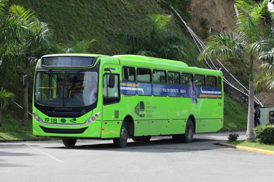 La Operadora Metropolitana de Servicios de Autobuses (OMSA) anunció que reinició las operaciones de sus corredores universitarios en Santo Domingo y Santiago, con el inicio de las clases en la Universidad Autónoma de Santo Domingo (UASD).