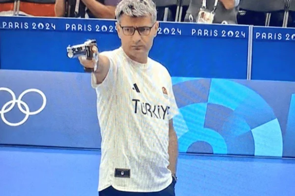 ¿Quién es Yusuf Dikec, el tirador turco que se hizo viral en París 2024?