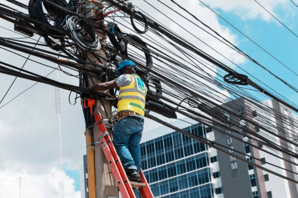 Alcaldía inició plan para recoger el reguero de cables en la capital
