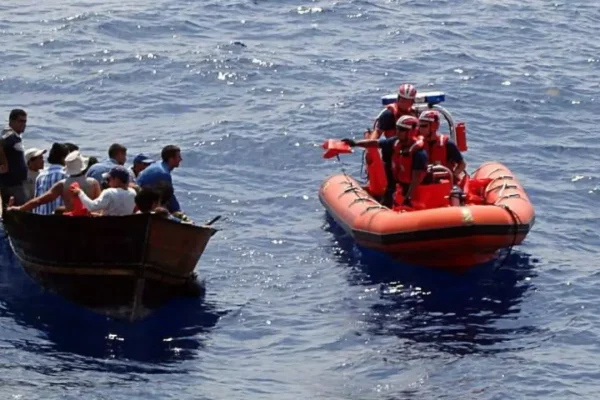 Detienen dos dominicanos indocumentados en costa de Puerto Rico