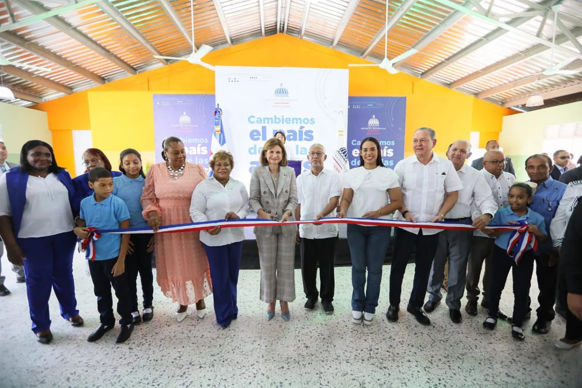 Raquel Peña inaugura obras en SD para fortalecer la educación y la seguridad
