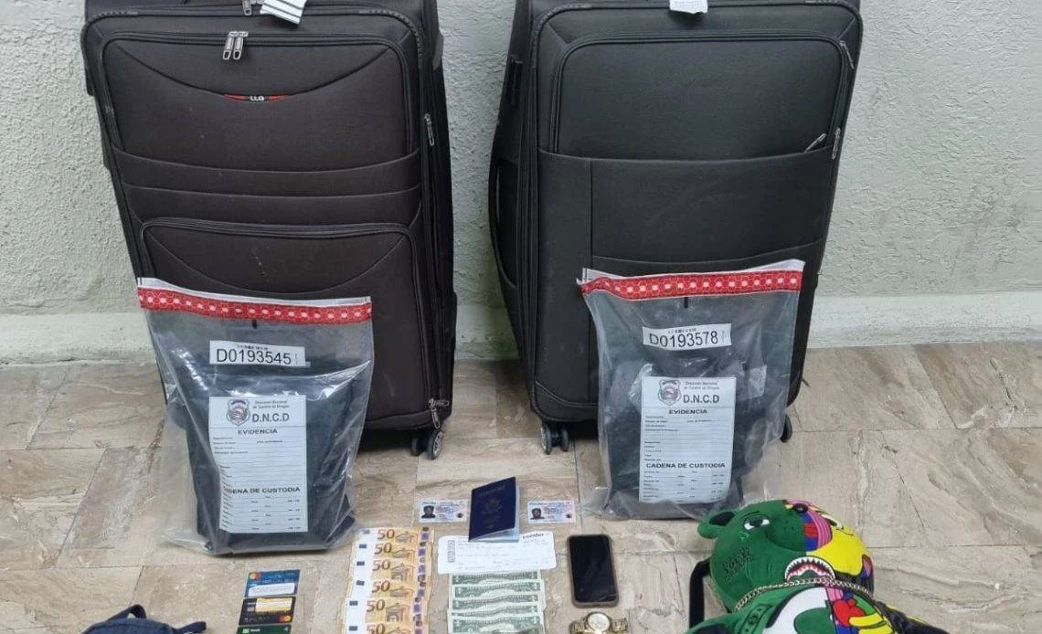 Detienen haitiano que pretendía ser mula de narcotráfico