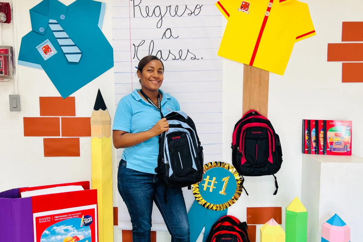 Hanesbrands beneficia a más de nueve mil estudiantes con su programa Back to School