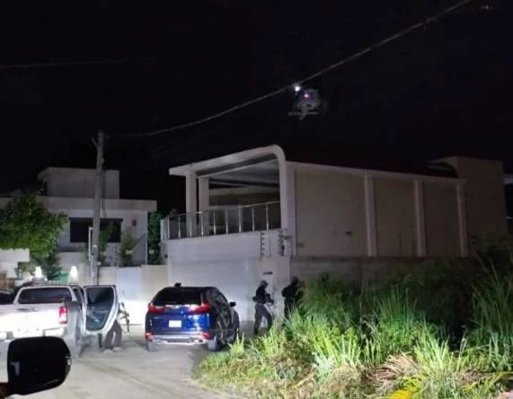 DEA y autoridades dominicanas realizan allanamientos en busca red de narcotráfico internacional