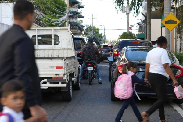 Segunda semana de clases intensifica tapones en Santo Domingo