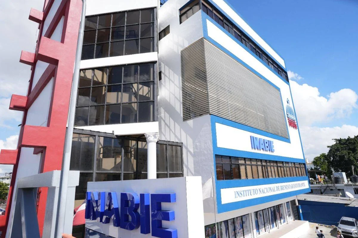 Inabie descarta intoxicación en estudiantes tras consumo de leche escolar en Santiago