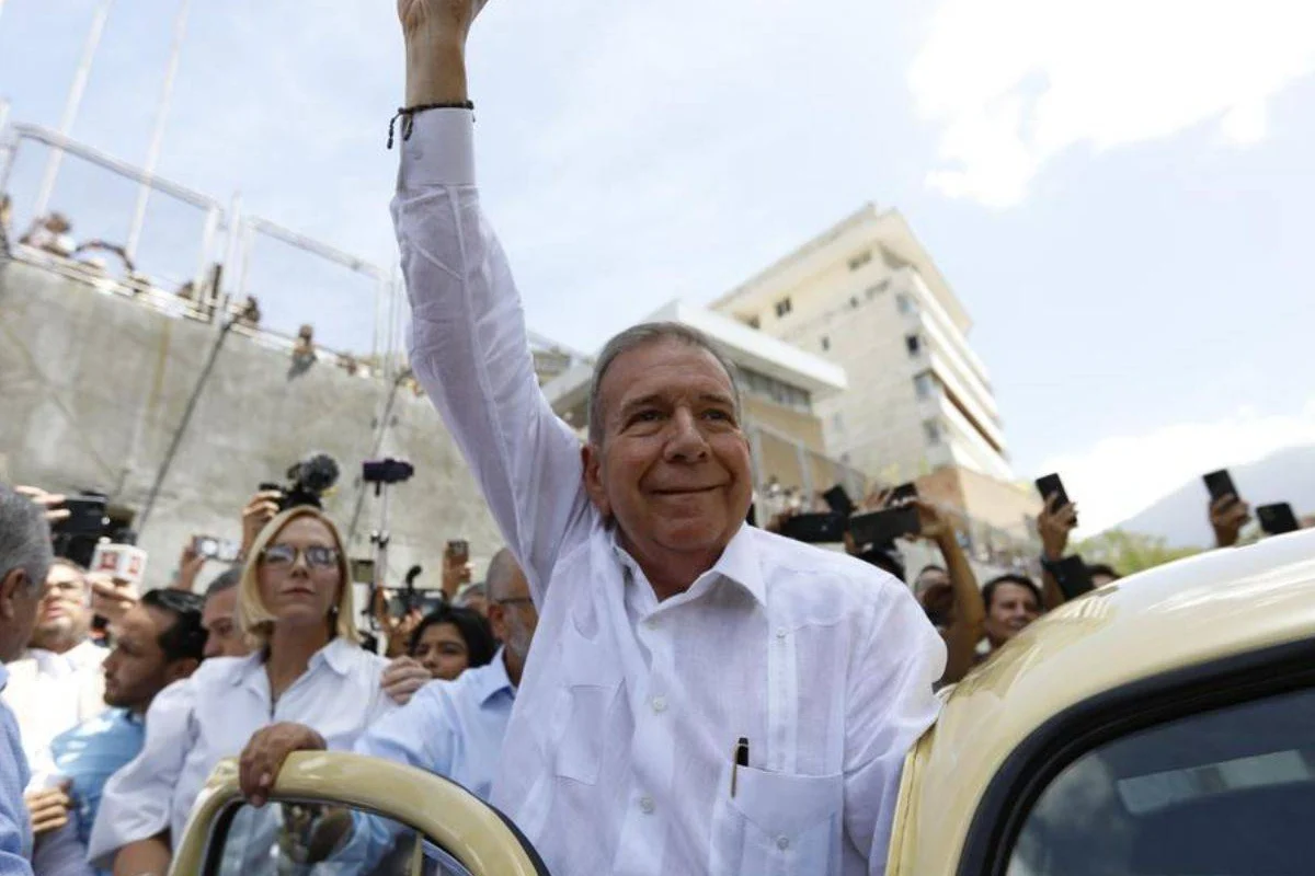 Edmundo González se asila en España, salió por República Dominicana