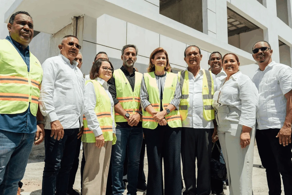 Vicepresidenta Raquel Peña y MIVED supervisan avances en la UASD de Santiago Rodríguez
