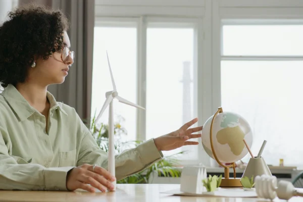 El nivel de polarización en las conversaciones digitales en Iberoamérica creció cerca de un 40% en los últimos años, según el informe ‘The Hidden Drug’ realizado por LLYC, ﬁrma global de Corporate Aﬀairs y Marketing, que analizó más de 600 millones de mensajes en redes sociales.