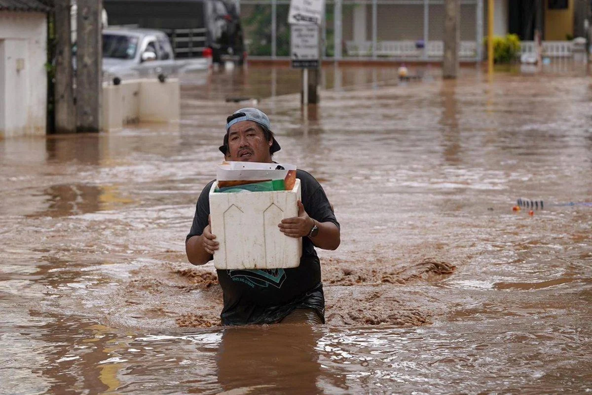 ¡Tailandia bajo agua! Al menos 9 muertos y decenas de vuelos cancelados por inundaciones
