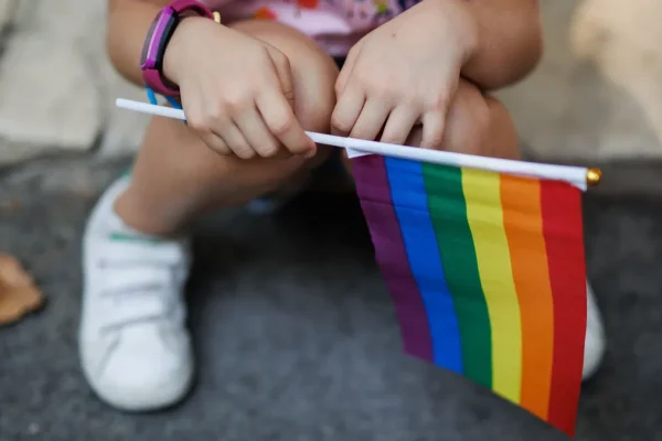 Reportan que uno de cada cuatro jóvenes LGTBI+ sufren acoso en España